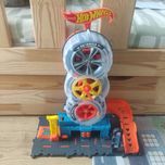 Wyścigowy warsztat opon Hot wheels city