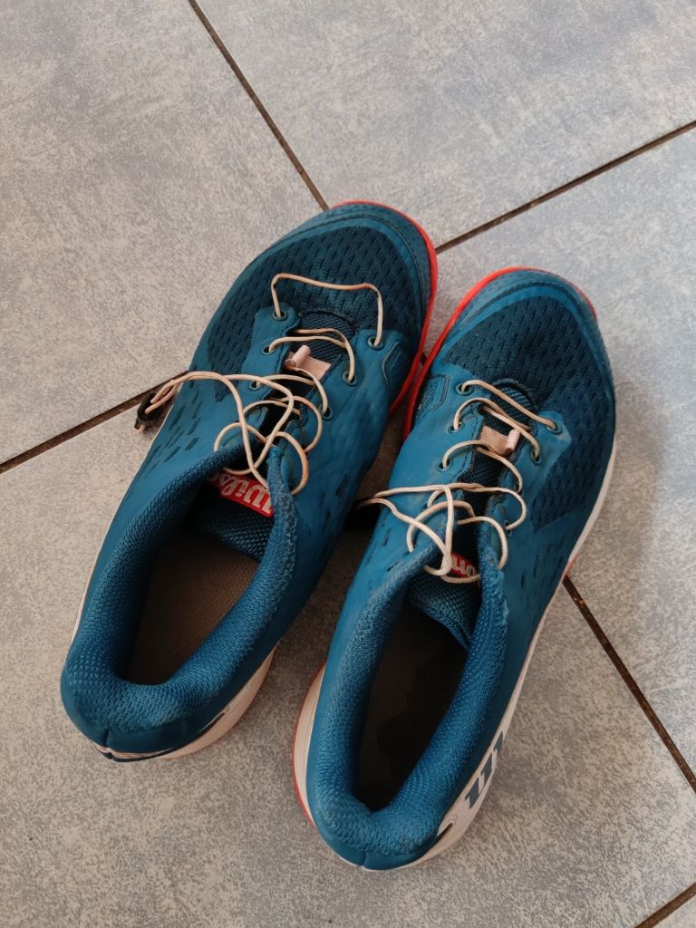 Buty sportowe Wilson Rush Pro

Rozmiar z metki 37
Fajny stan jedynie j