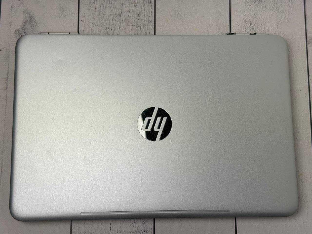 HP Pavilion Silver  Intel  i5-7200 8ram ddr4 ssd 256gb Full HD