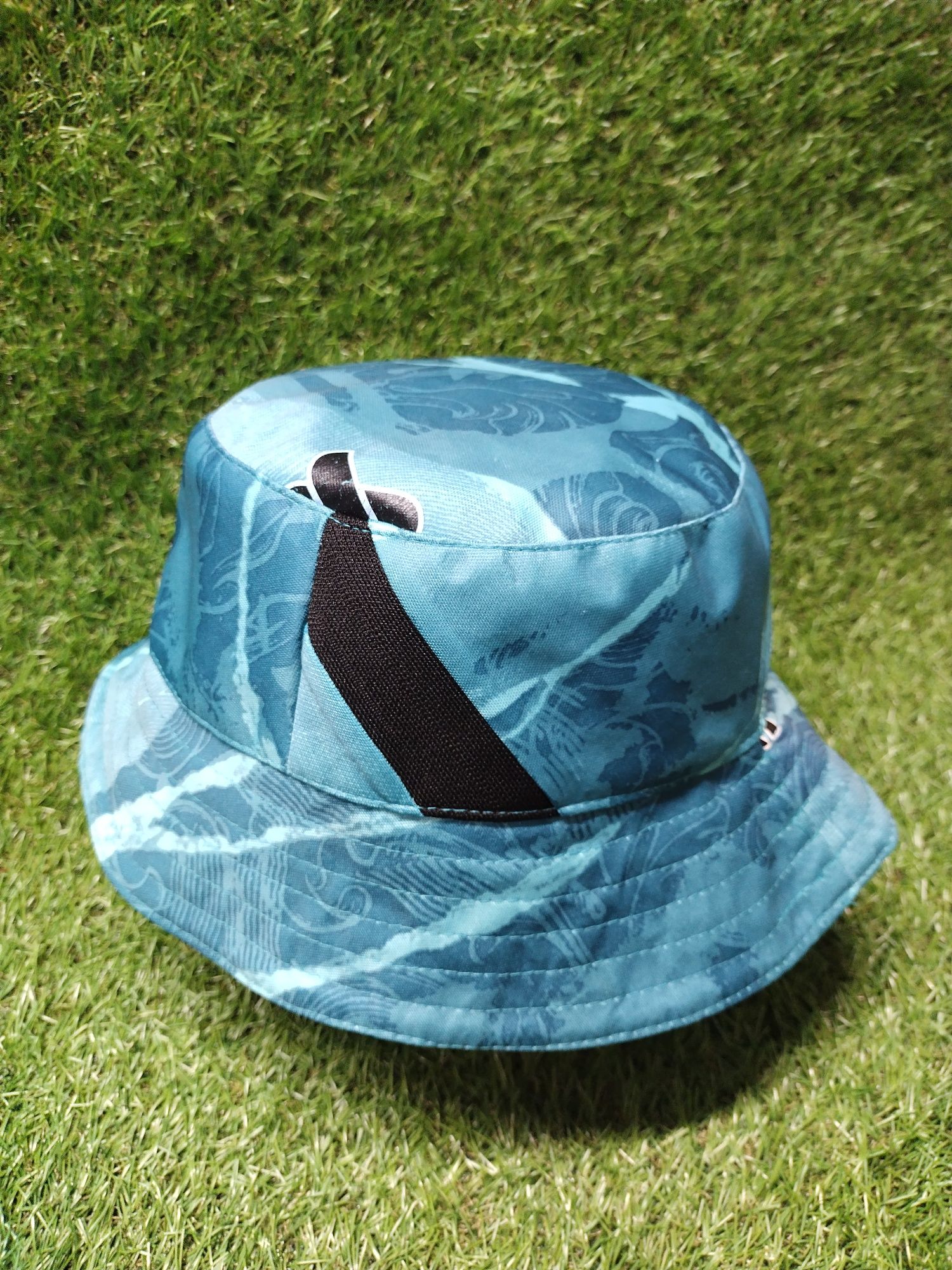 Czapka buckethats FC Liverpool