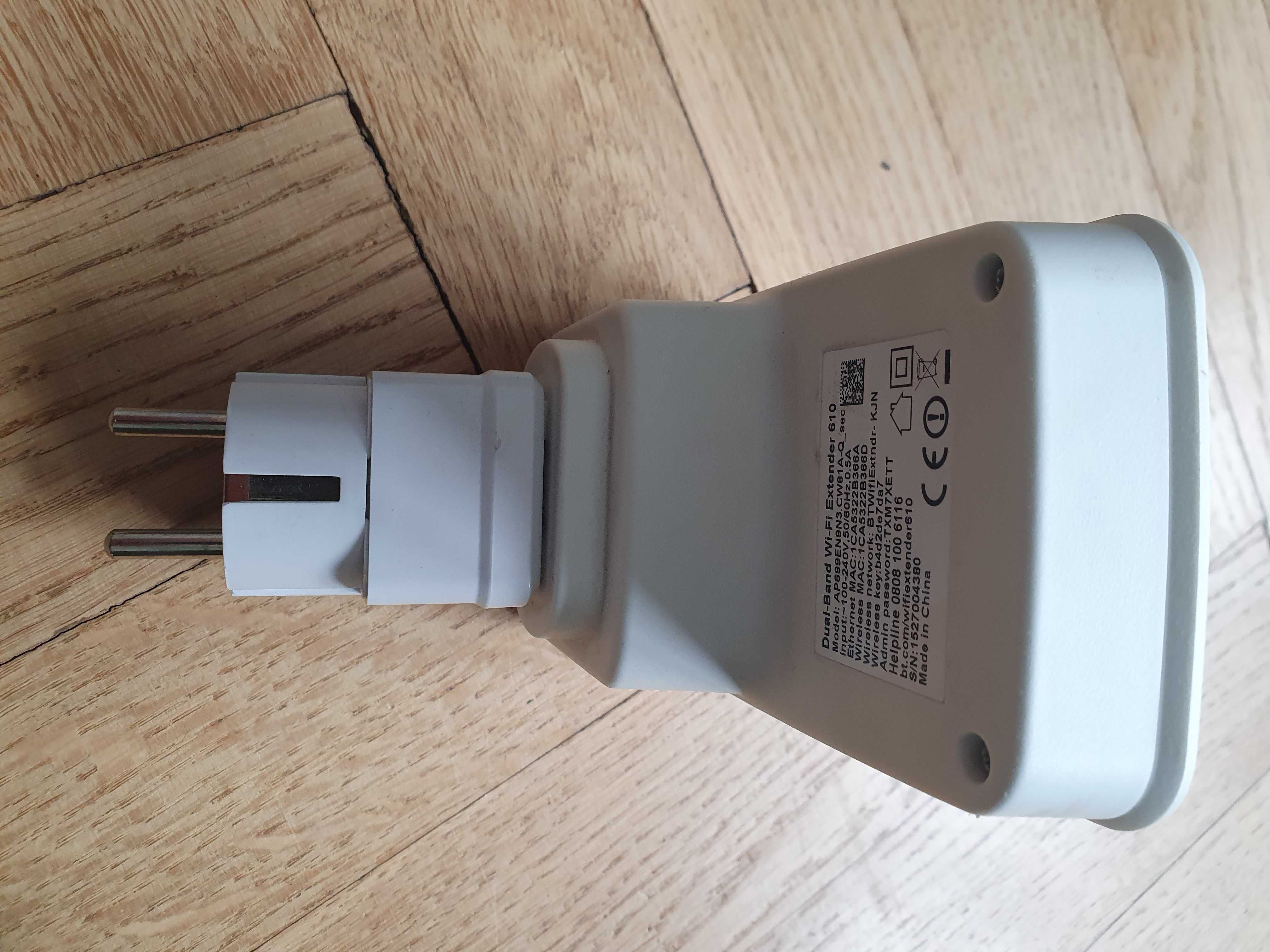 Dual-Band Wi-Fi Extender 610