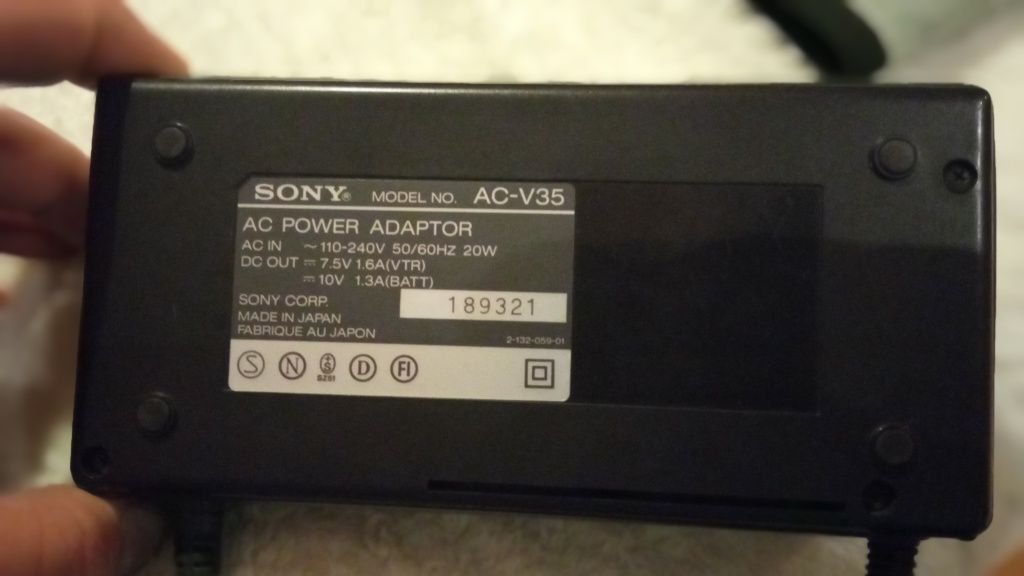 Sony AC-V35 ładowarka+ 2 Aku