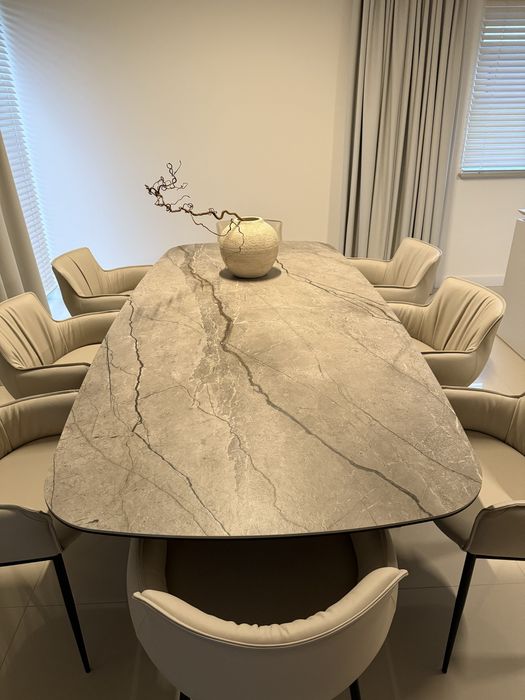 Stół jadalniany ze spieku – nowoczesny design i elegancja