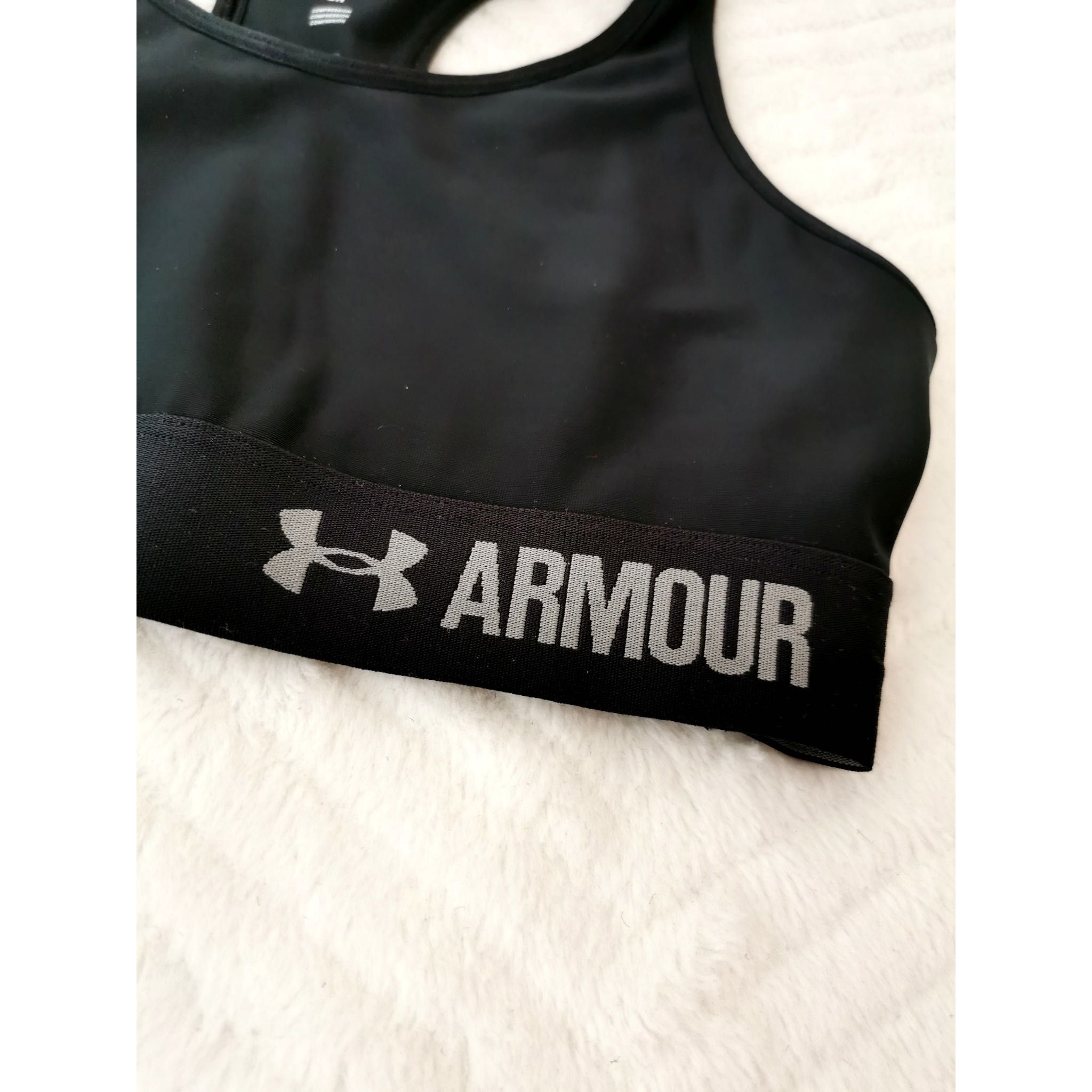 Stanik sportowy Under Armour czarny top sportowy fitness