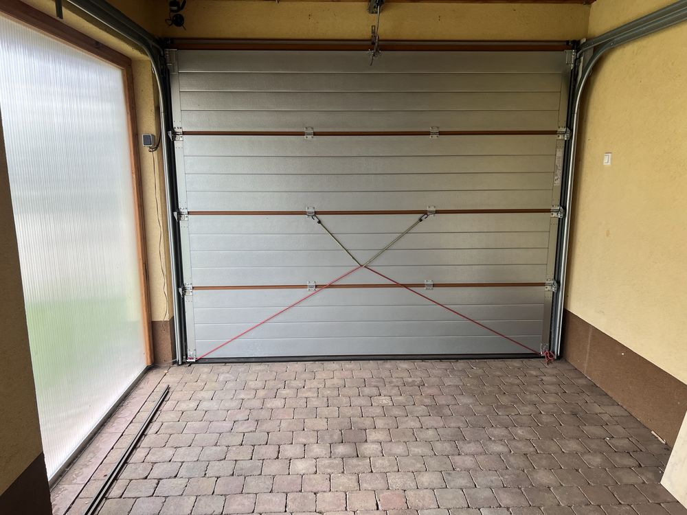 Drzwi garażowe segmentowe 275 cm szer 225 wys firmy HORMAN