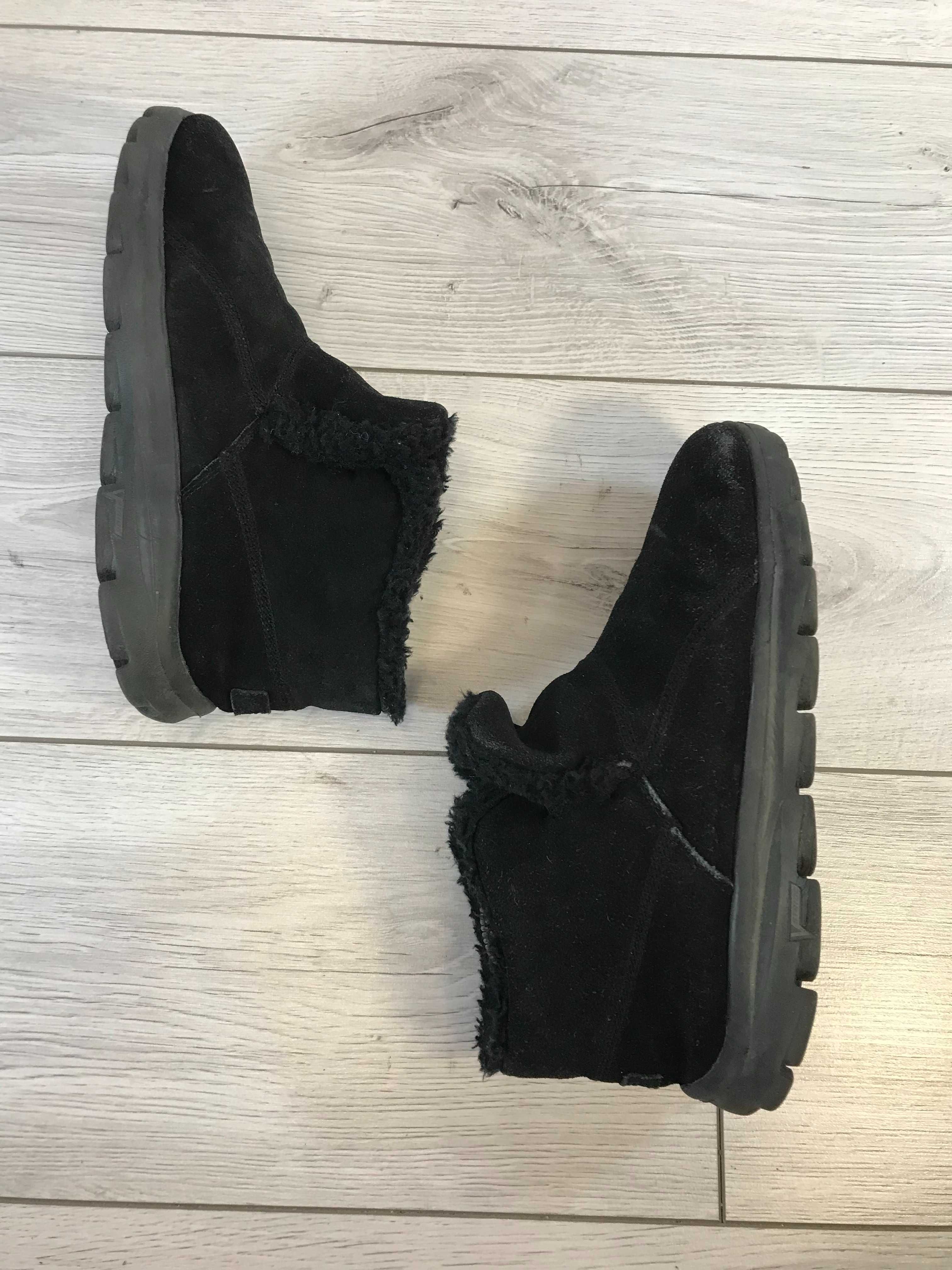 Buty zimowe Skechers Chugga rozm. 39 ocieplane