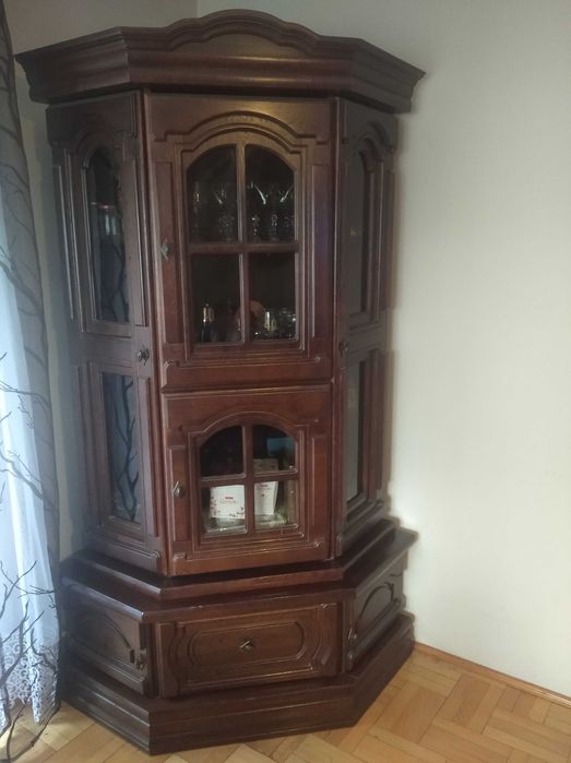 Witryna narożnikowa komoda