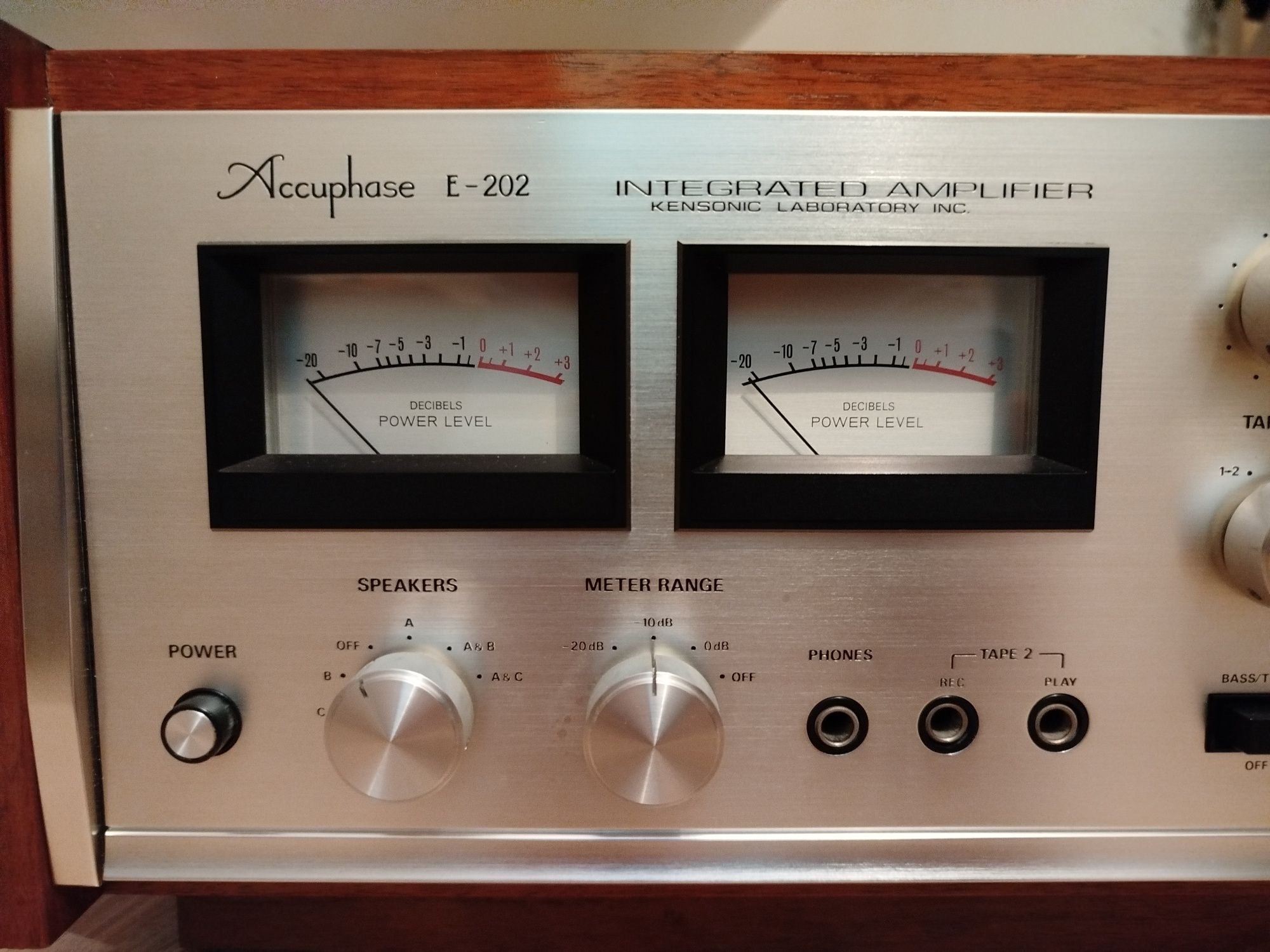 Wzmacniacz Accuphase E202. Marantz, Luxman, Sansui