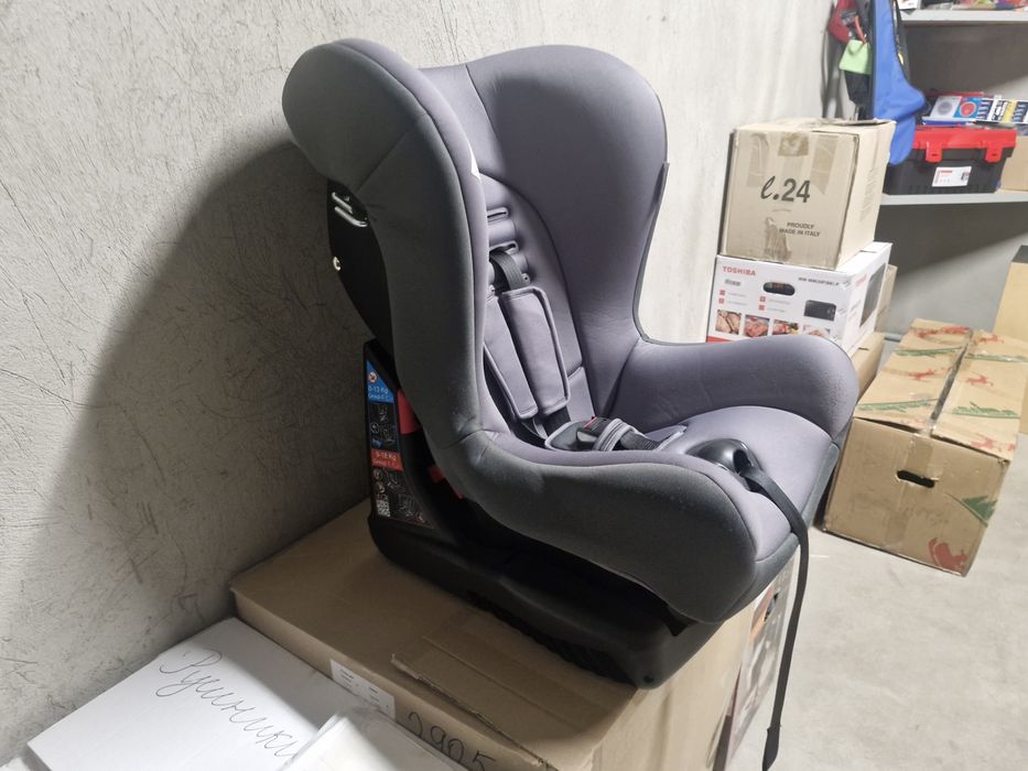 Автокрісло Чіко Chicco Cosmos від 0-13кг, 9-18кг в гарному стані