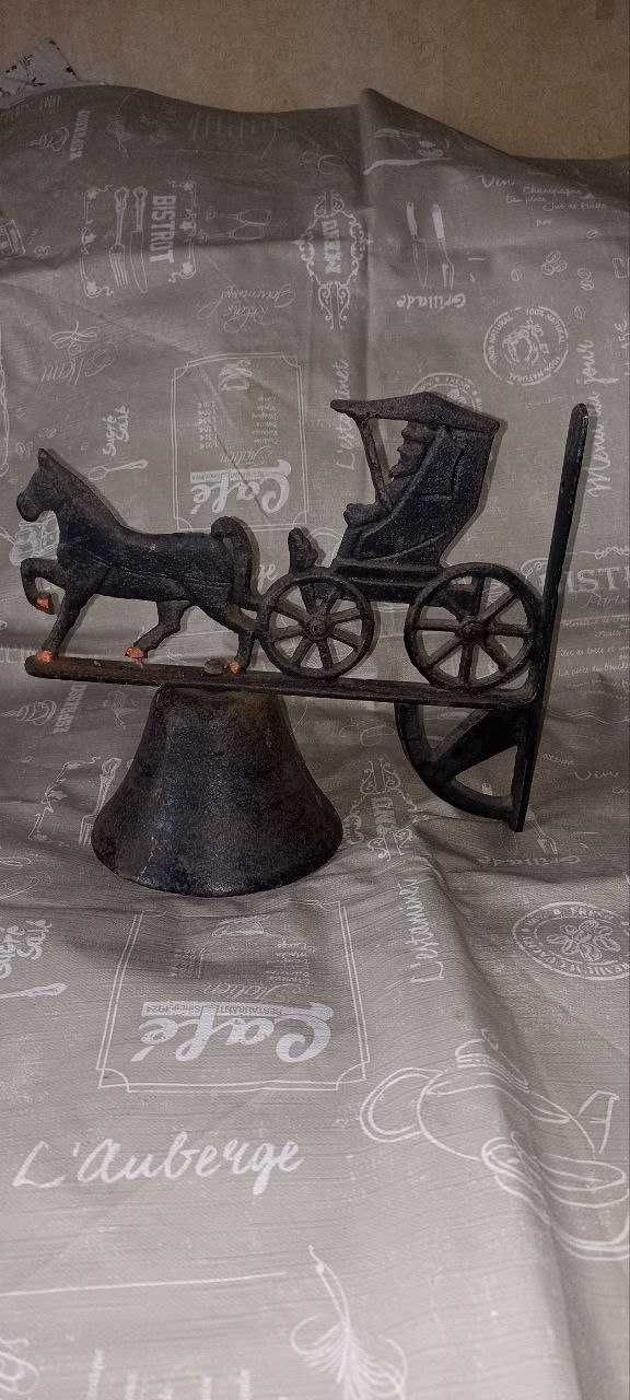 Антикварный железный настенный колокольчик с изображением лошади