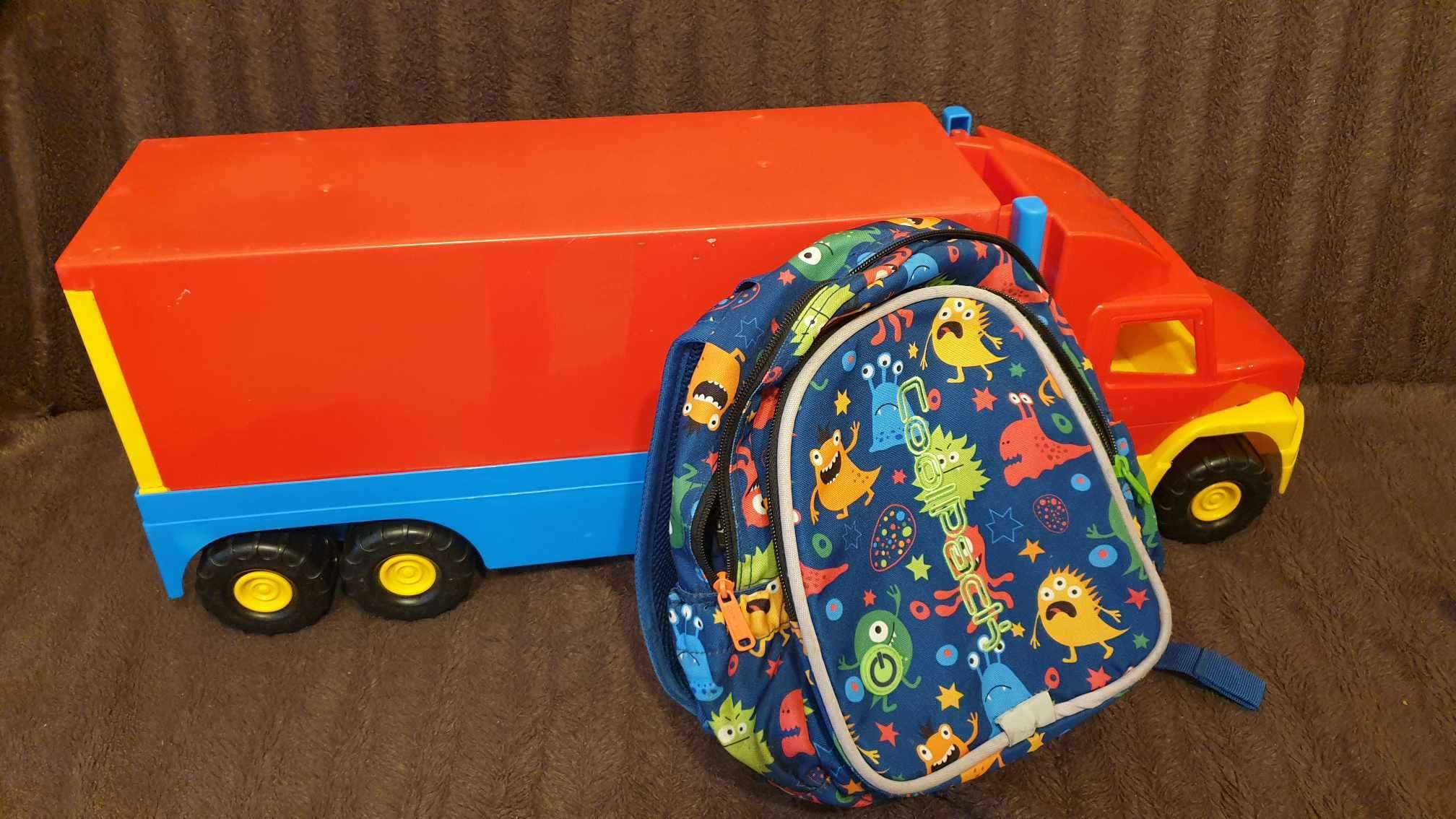 Duża ciężarówka + plecak dla Małego Odkrywcy
