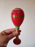 Maraca, musical (som é obtido através do agitamento)