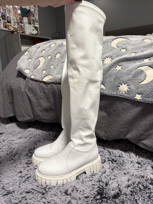 Ботфорти на масивній підошві-тренд цієї осені/зими