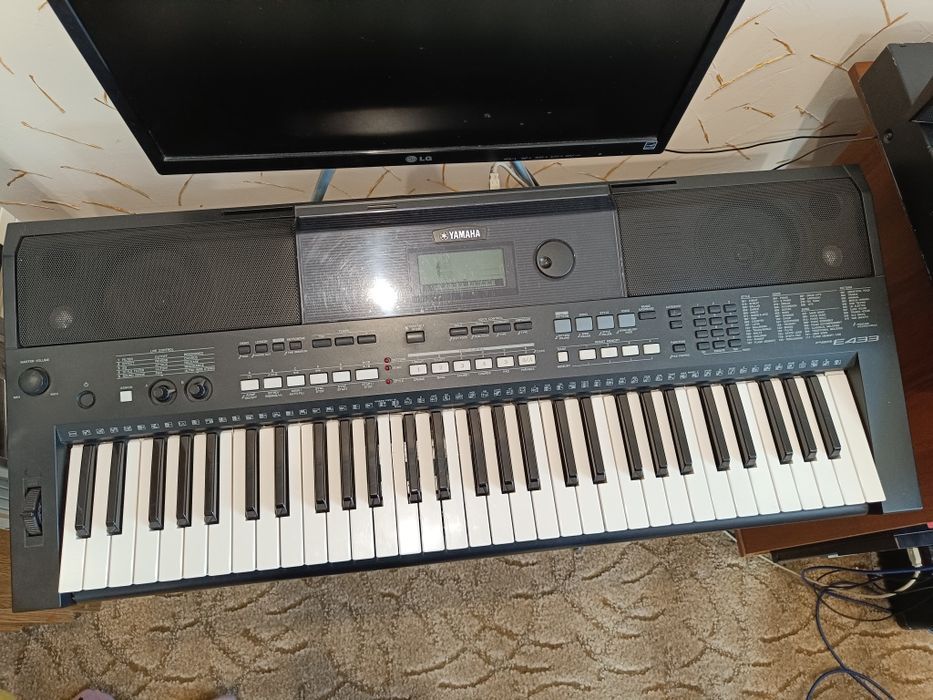 Синтезатор Yamaha psr e433