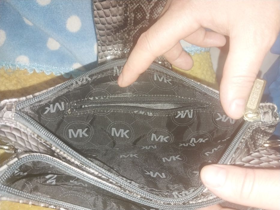 Продам кросбоді  сумку МК з зміїнним принтом