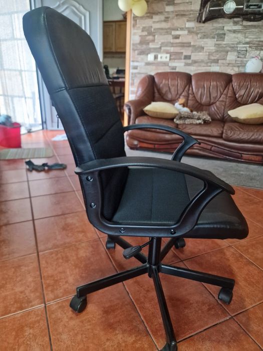 Cadeira de escritório nova