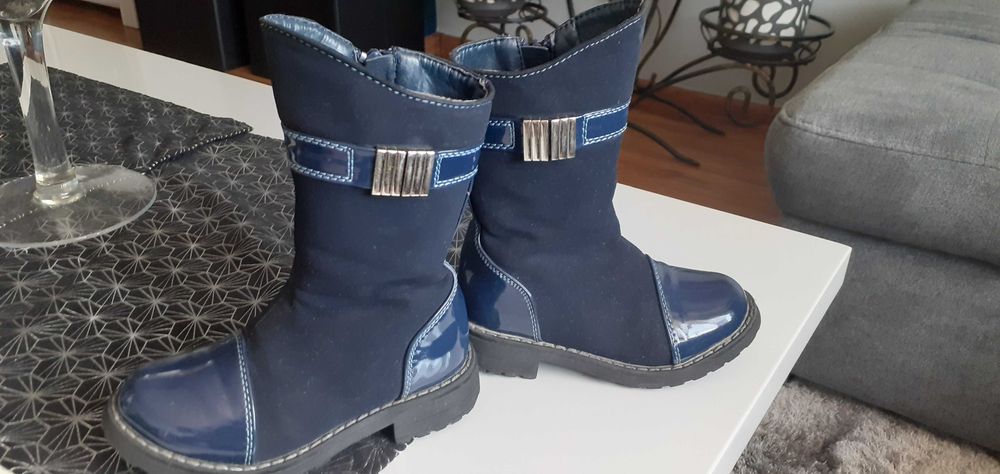 Piękne kozaczki dla dziewczynki rozm. 26, wkładka 15.5 cm.