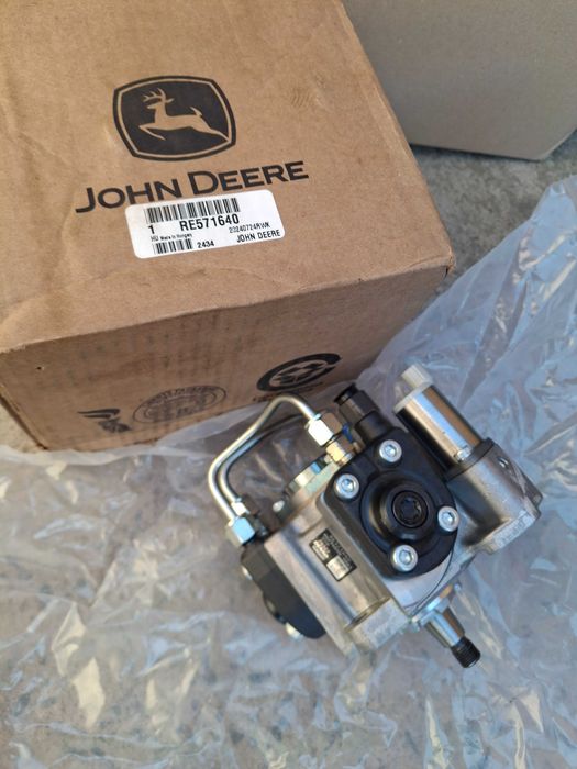 насос паливний RE571640 John Deere