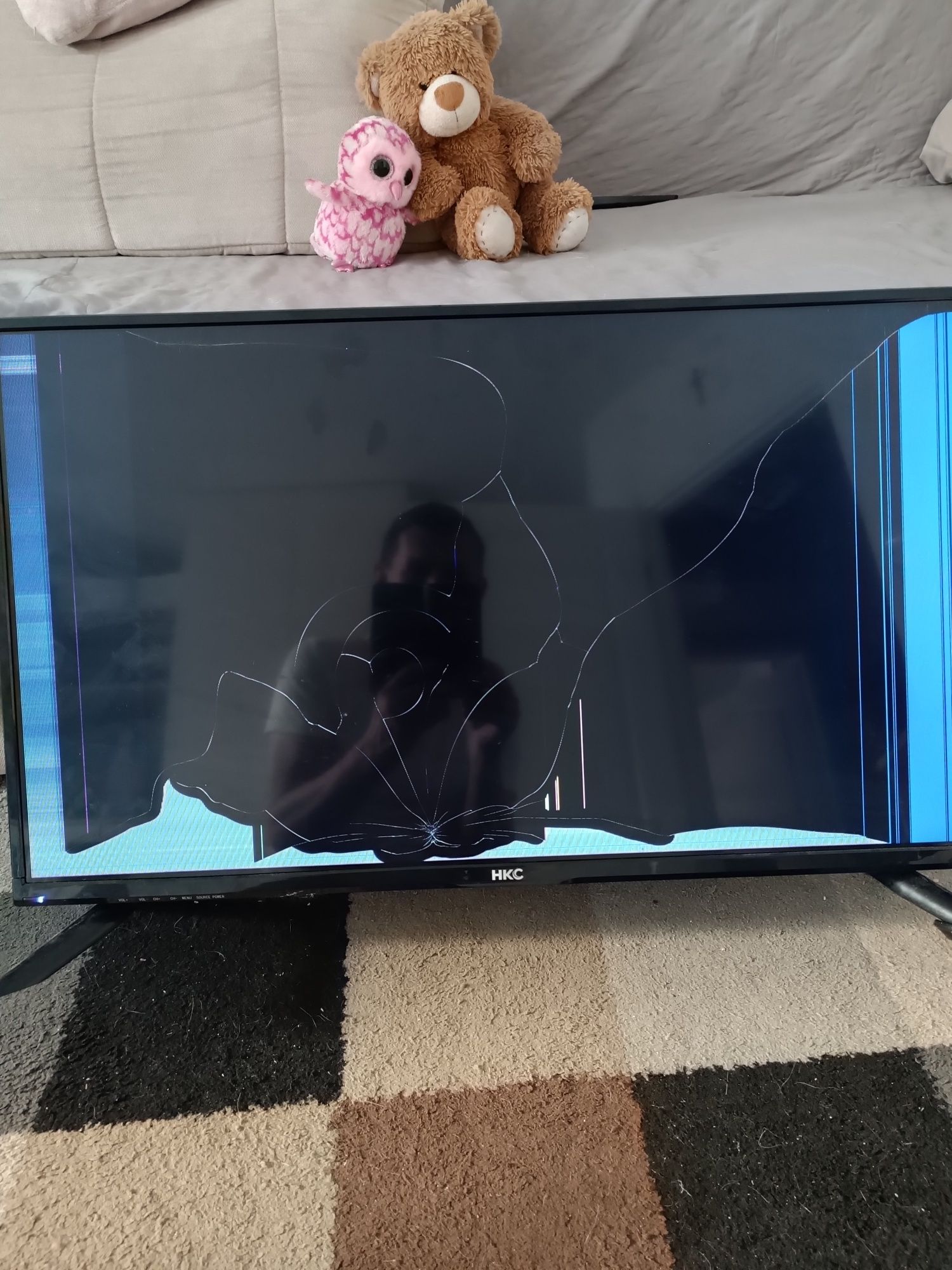 Sprzedam uszkodzony telewizor H K C