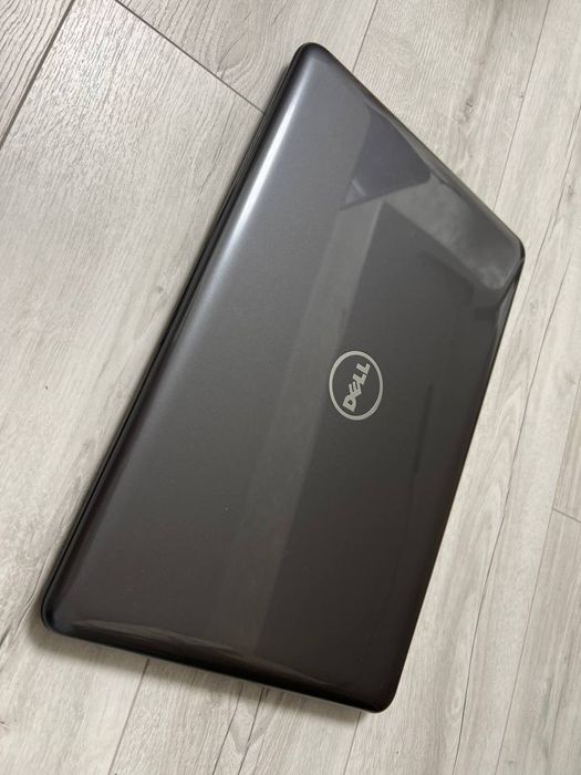Великий ноутбук Dell Inspiron 5767 — 17” i5 8gb 1tb