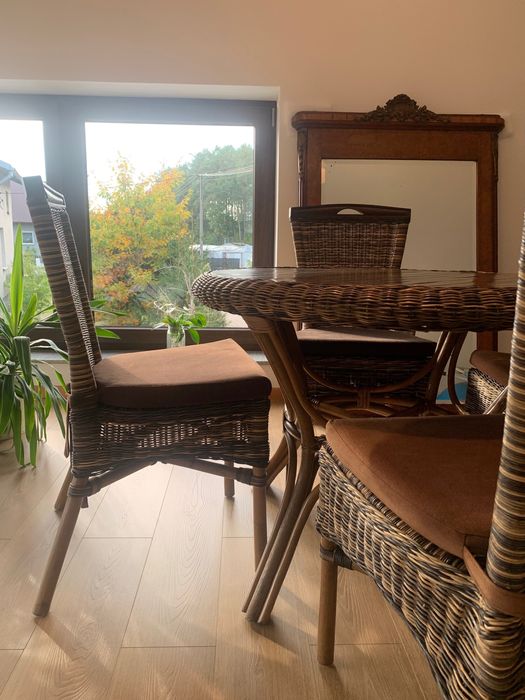 Komplet stylowych mebli ogrodowych z naturalnej wikliny