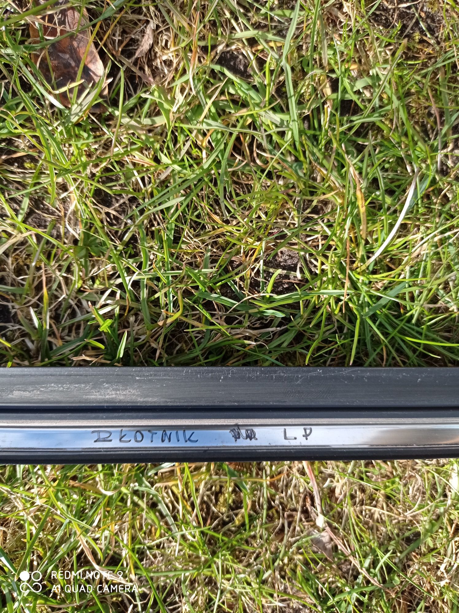 listwa chromowa lewego błotnika volvo 240 84 rok