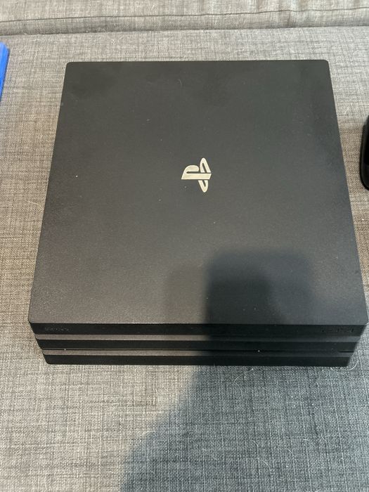 PS4 + 2 comandos + 10 jogos