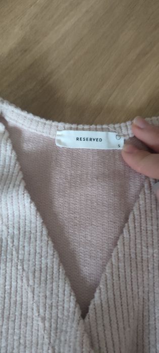 Beżowa prążkowana sukienka Reserved S