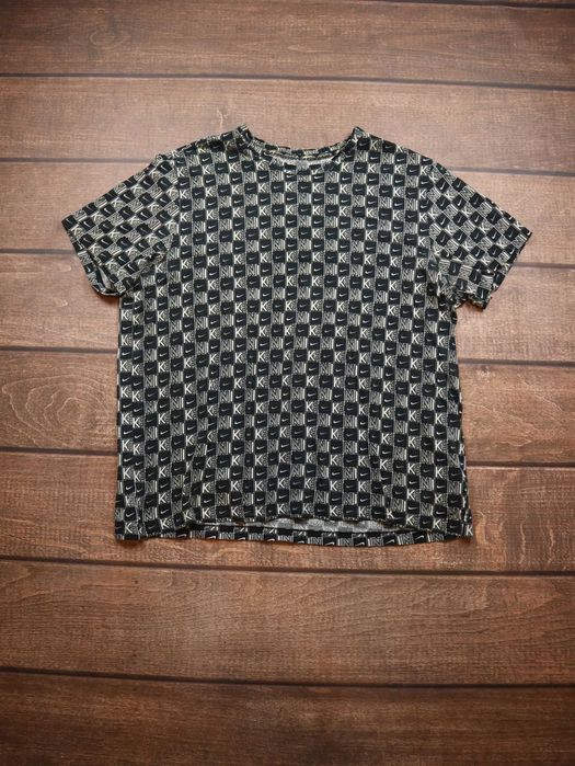 Nike Full Print Swoosh Vintage Retro czarna koszulka z krótkim rękawem