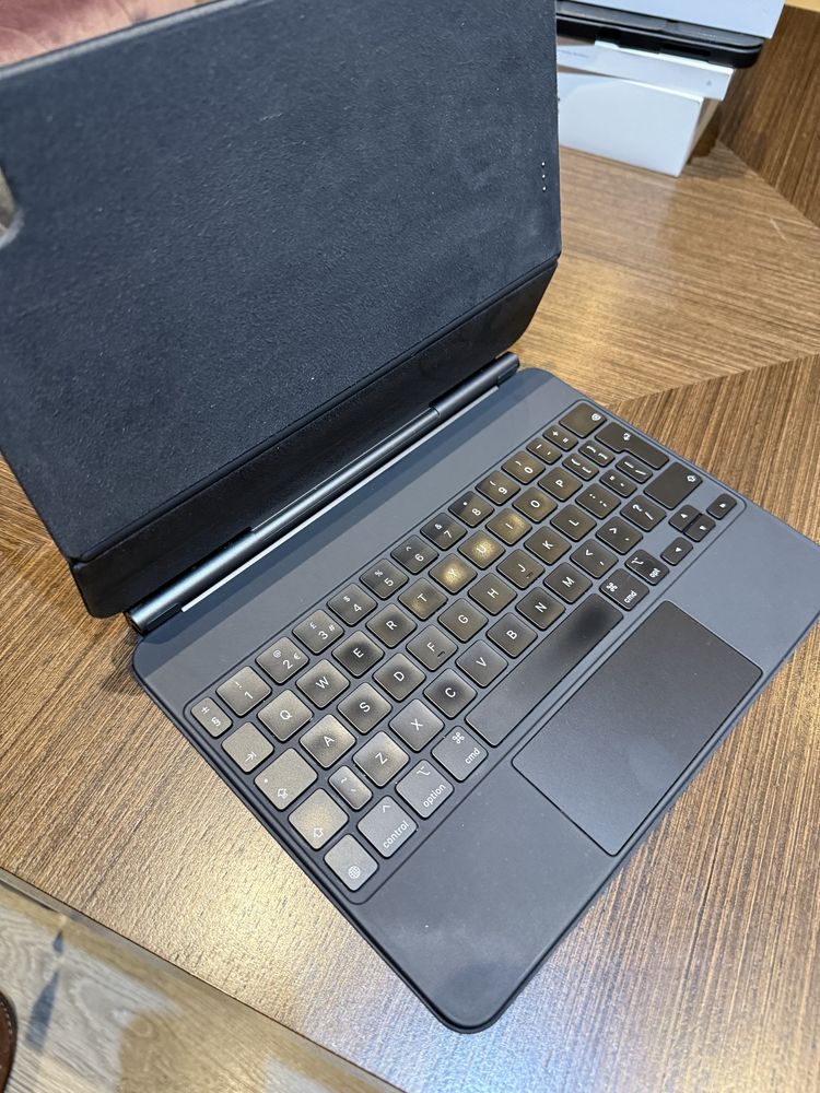 Klawiatura Magic Keyboard do iPad Pro 1, 2, 3 i 4 gen plus etui Spigen