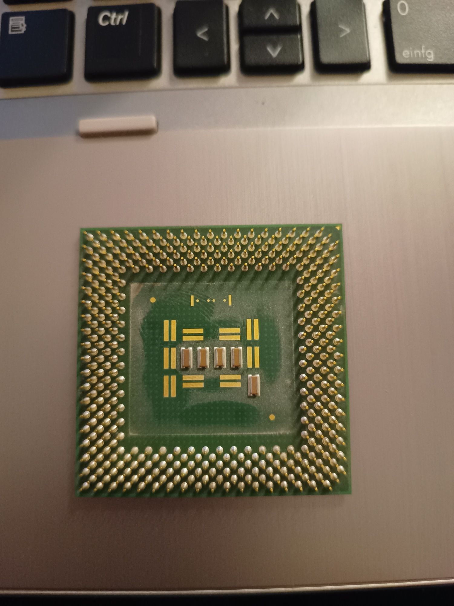 INTEL celeron 766MHz SL4P6