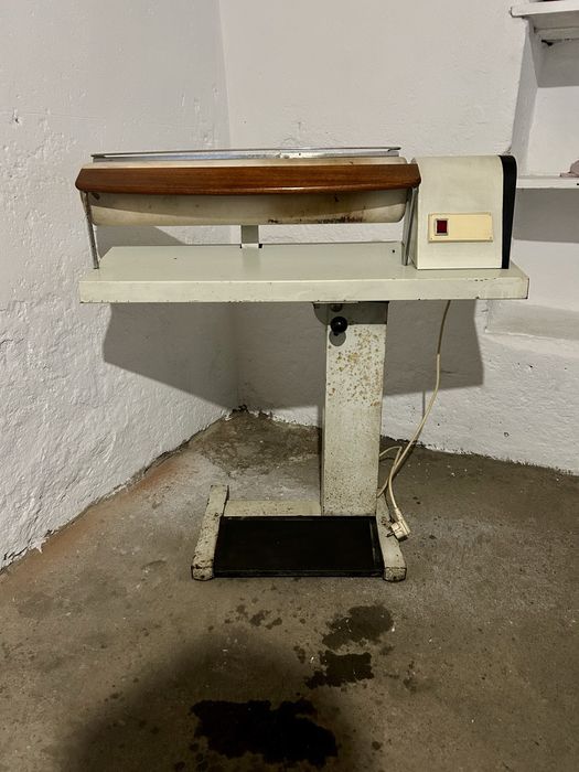 Stary magiel elektryczny składany