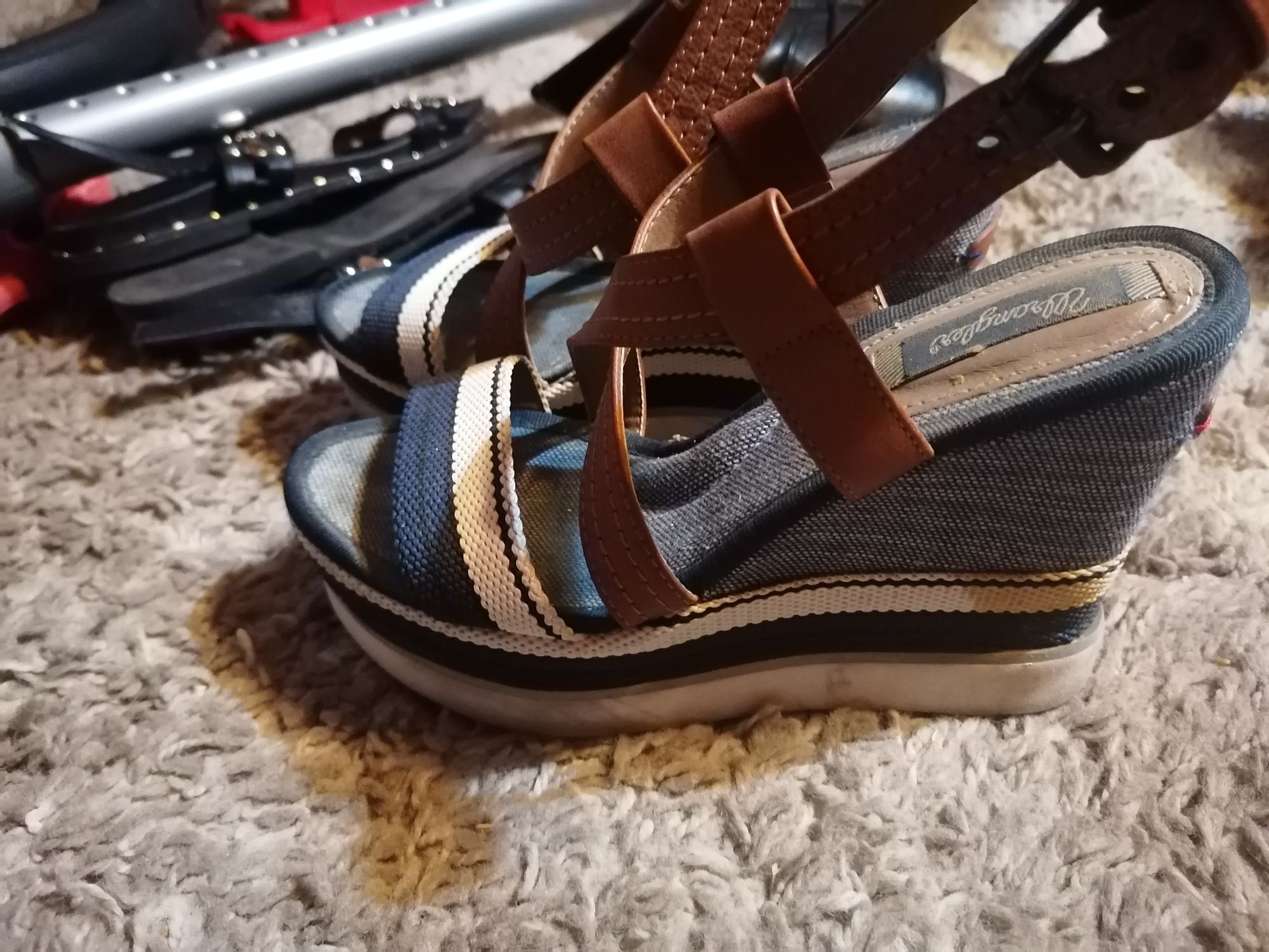 Sandały na koturnie Wrangler rozm 36