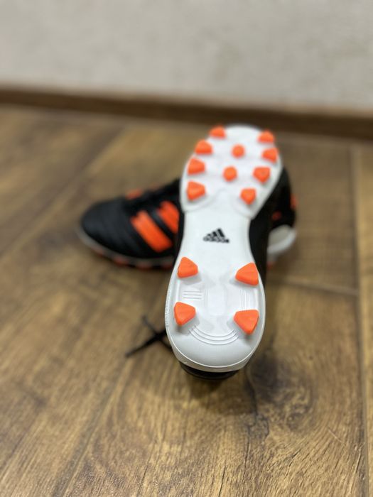 Продам бутси адидас новие  в отличном состоянии 36-37 размер