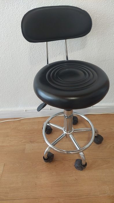 Banqueta  nunca usada , apenas montada