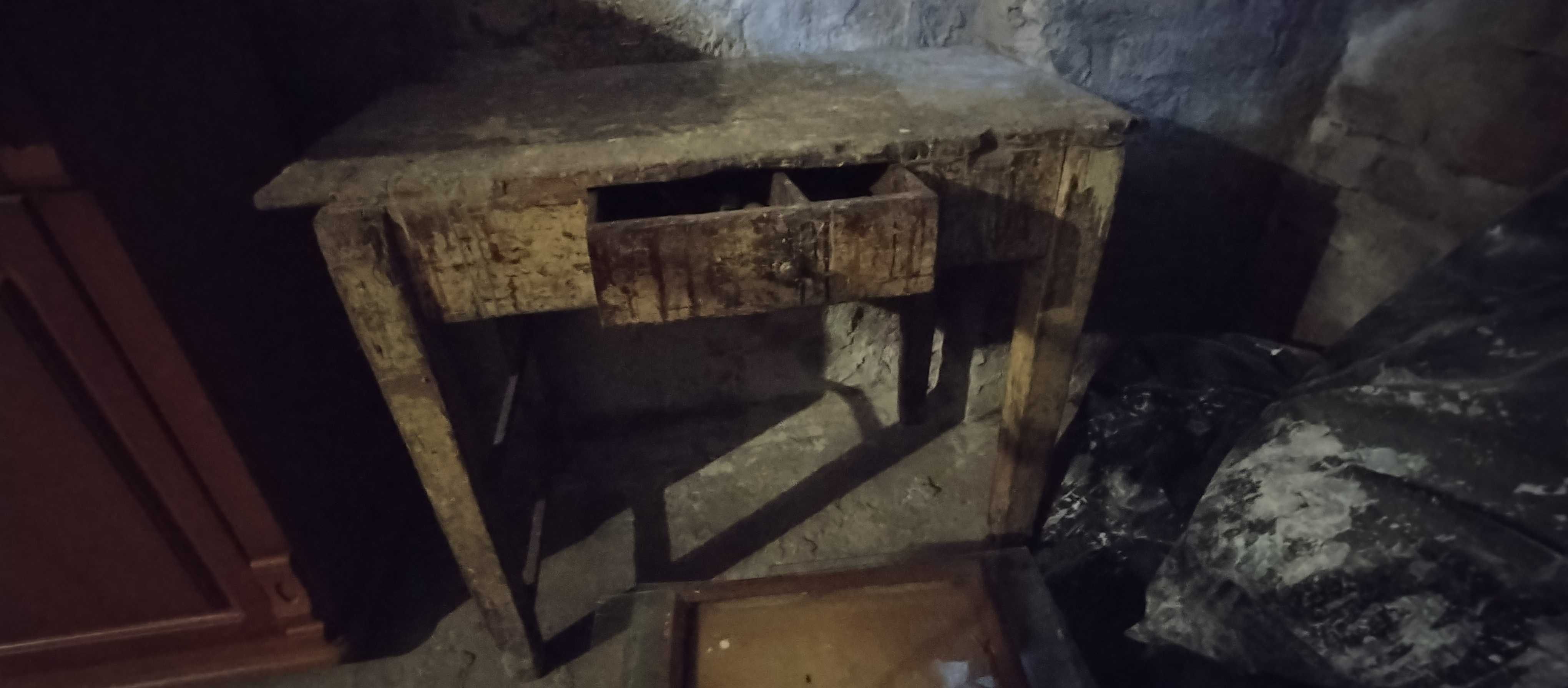 Stół z horroru lub zamku strachów