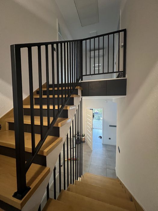 Balustrady stalowe zewnetrzne i wewnetrzne