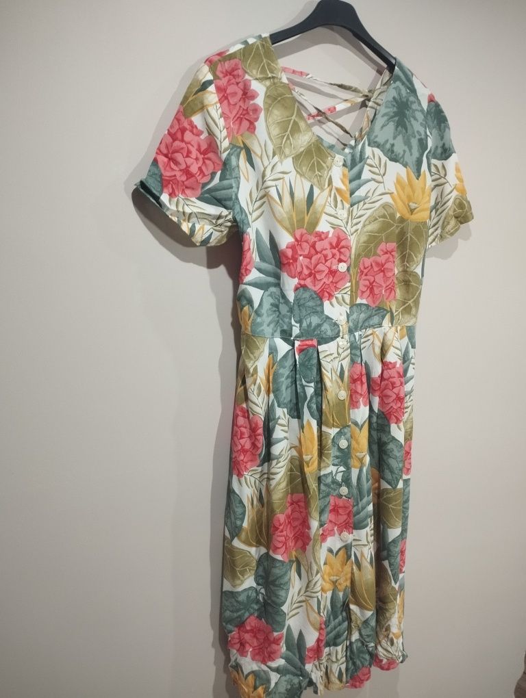 Letnia sukienka w kwiaty/Rozmiar S-L