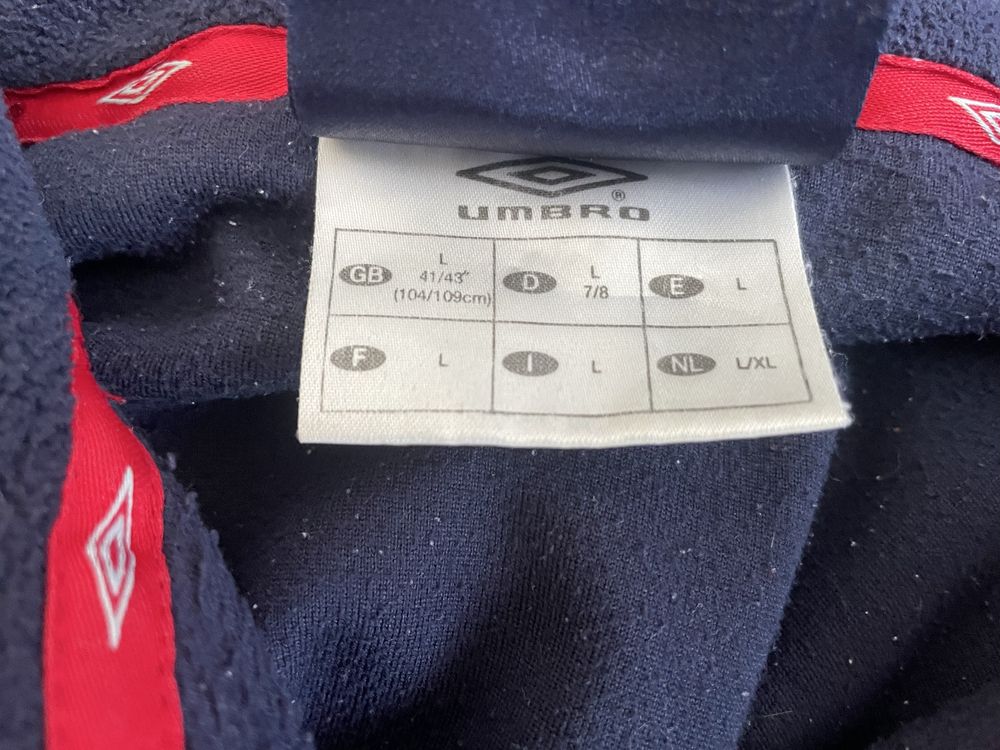 Стильна чоловіча кофта  UMBRO England.