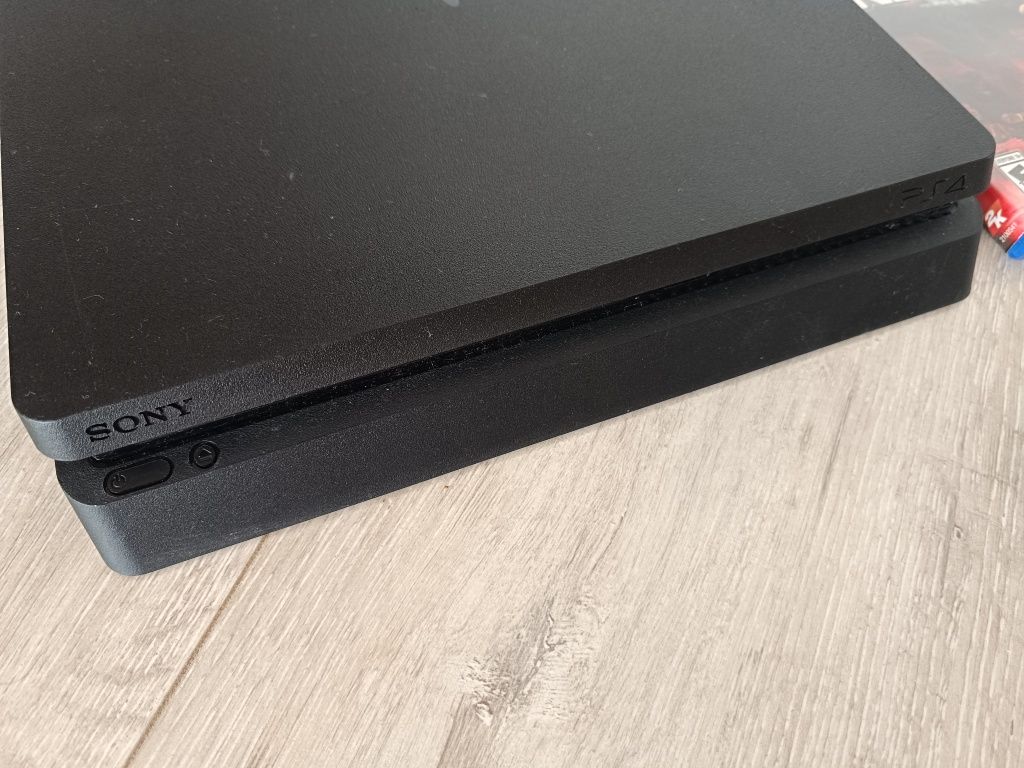 Konsola Ps4 Slim 500GB pad SONY bezprzewodowy  2 gry