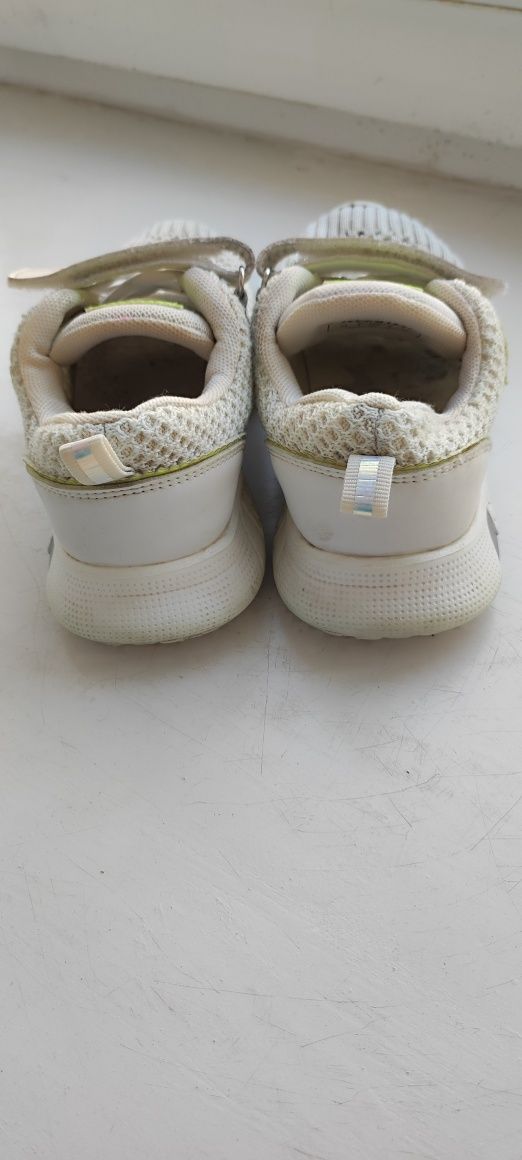 Продам кроссовки р 31