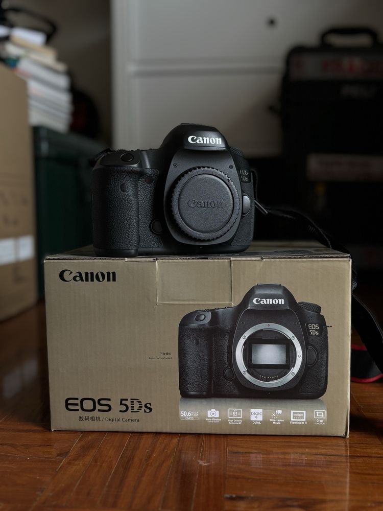 Canon 5Ds ( 50 mp ) …NOVA… + TetherTools + 2 baterias + 2 CF 32GB