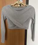 Crop top de malha cinza