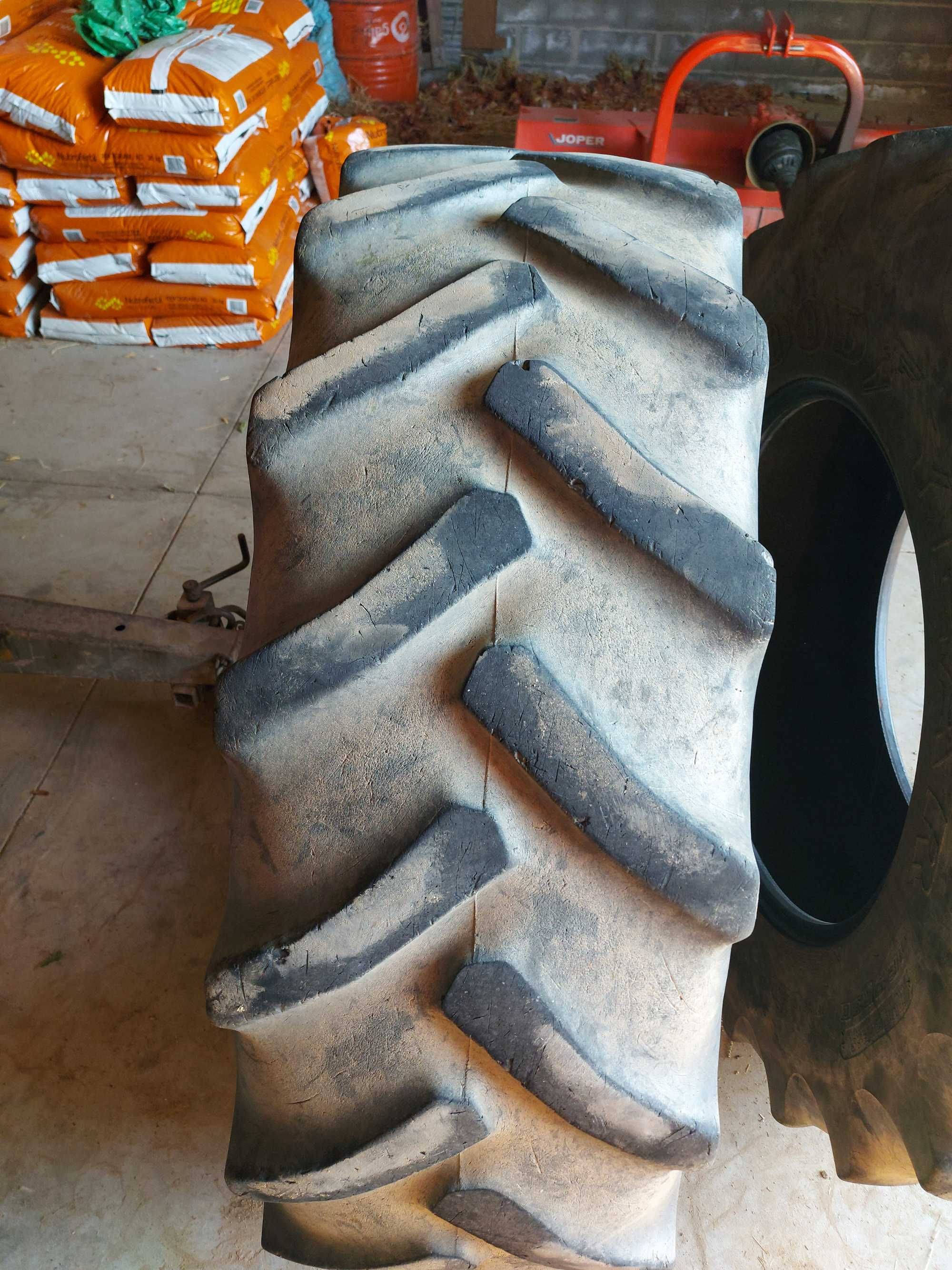Pneus trator 16.9 R30