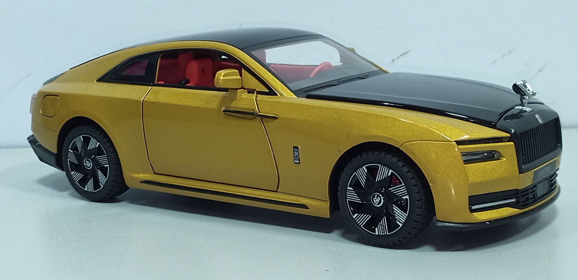 Rolls-Royce SPECTRE модель 1:24 NEWAO Toys. Металл, звук, свет.