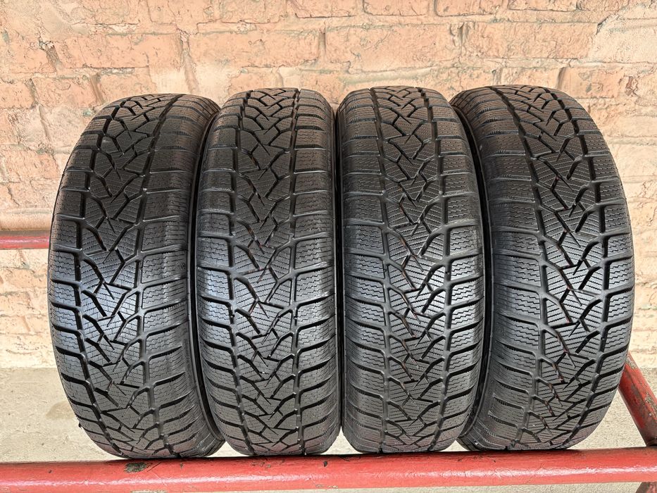 Комплект зимових шин 165/65R14 Uniroyal