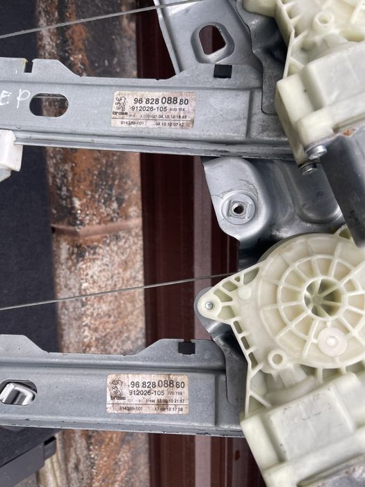 Склопідйомник передній Пежо 3008 5008 Плата склопідйомника Пежо 3008