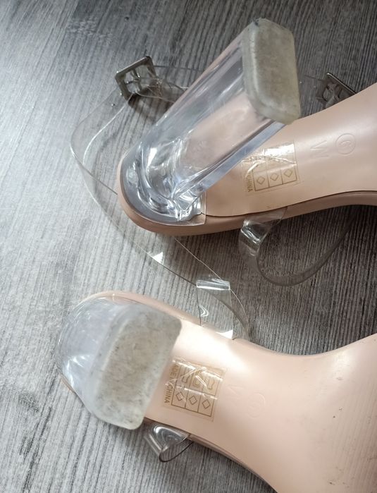 Transparentne, przeźroczyste buty, sandały na słupku public desirs 39