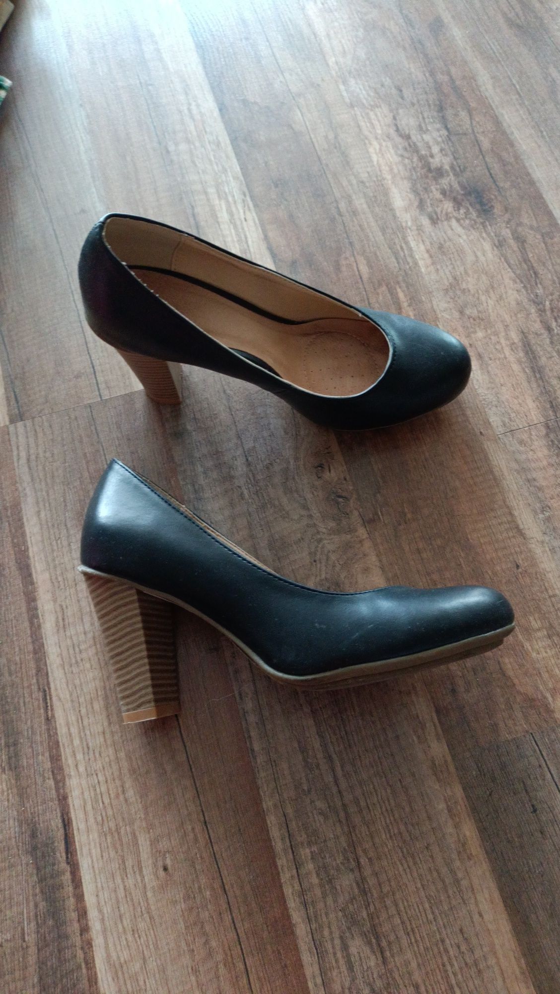 Pantofle czarne 36