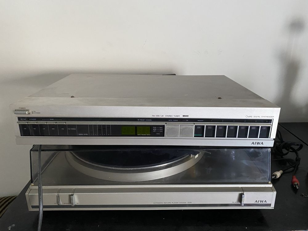 Gira Discos AIWA D35 + Synthesizer